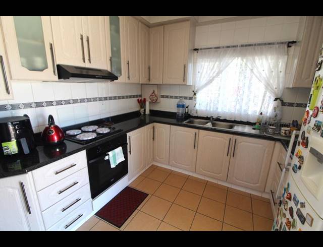 3 BEDROOM HOUSE FOR SALE IN MONTFORD